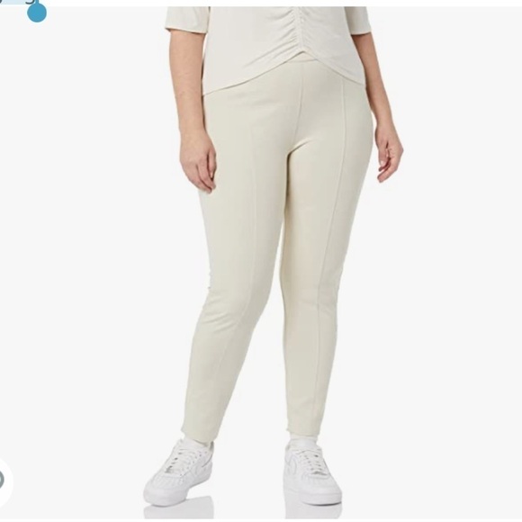 NWT XL short --Daily Ritual Women's Ponte Knit Seamed-Front 2-Pocket Legging - Picture 2 of 3